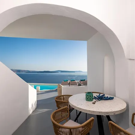 Kima Oia Suites